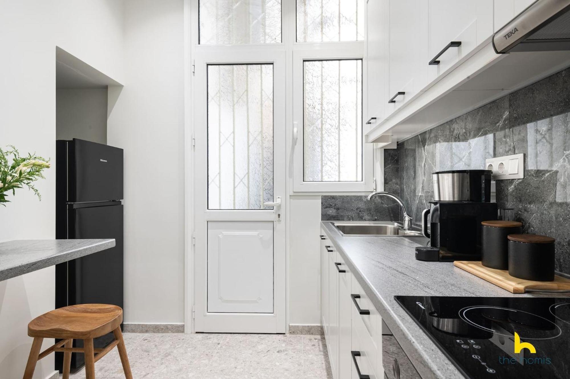 Contemporary 2-Bdr Apt Near Kalimarmaro & Alsos Park! Atene Esterno foto