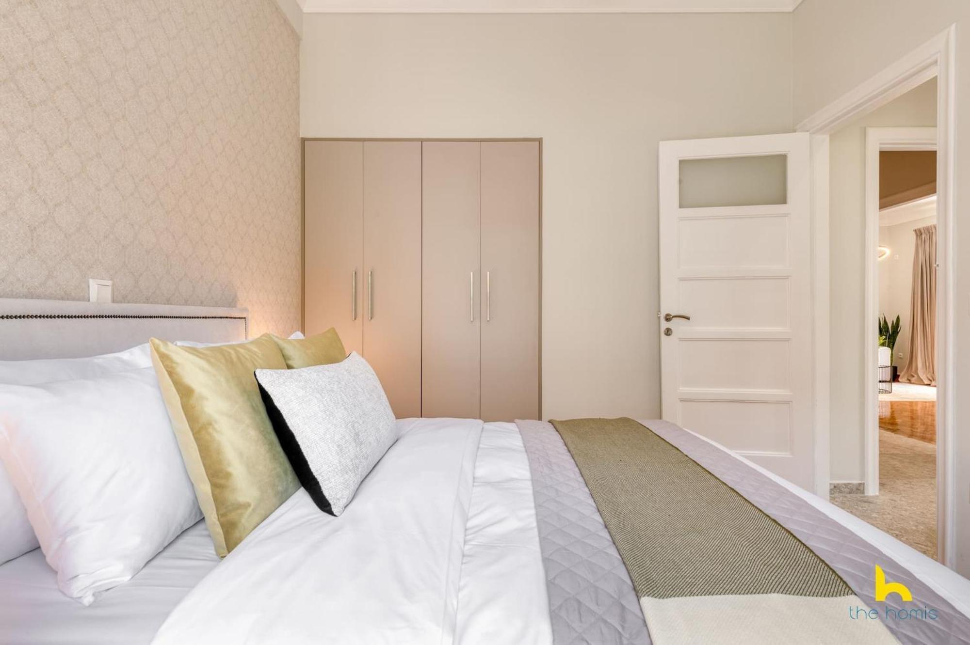 Contemporary 2-Bdr Apt Near Kalimarmaro & Alsos Park! Atene Esterno foto